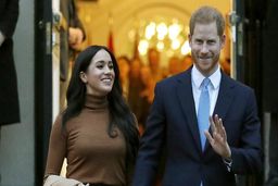 موافقت ملکهٔ بریتانیا با درخواست پسر و عروسش برای کنارگیری از دربار