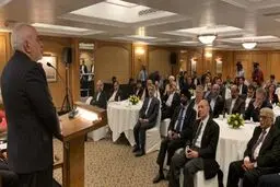 محمدجواد ظریف در جمع اعضای اتحادیه صنایع هندوستان حضور یافت