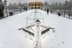 خوردن برف چه بلایی سر بدنمان می‌آورد؟