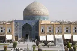 ماجرای یک مرمت؛ از دو رنگ شدن گنبد تا اتهام فتوشاپ