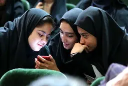 با استناد بر نتایج پژوهش‌ها اعلام شد دختران بیش از پسران بدنبال دوست‌یابی در فضای مجازی