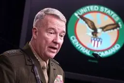 فرمانده سنتکام: نیرو‌های آمریکا فعلا در منطقه می‌مانند