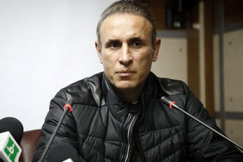 گل‌محمدی: مشکلات بازیکنان‌مان آزار دهنده‌ است