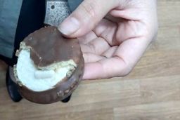 وزیر کشور بر چه مبنایی گفته عده‌ای برای تفریح در کیک‌ها قرص می‌گذاشتند؟/ قرص در کیک در چند نقطه از کشور رویت شده است/ باید به دنبال علت قرار دادن قرص در کیک‌ها باشیم/ شرکت‌های توزیع‌کننده تجهیزات پزشکی و توزیع مواد غذایی باید شناسنامه‌دار شوند