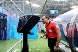 رئیس کمیته داوران: VAR به لیگ برتر فوتبال ایران می‌آید