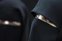 استفاده از روبنده برای اعضای زن هیئت علمی دانشگاه قاهره ممنوع شد