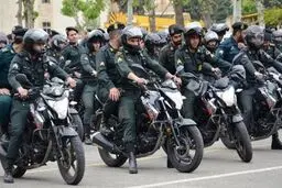 حضور پلیس در تجریش به دنبال خبر مشاهده بسته مشکوک