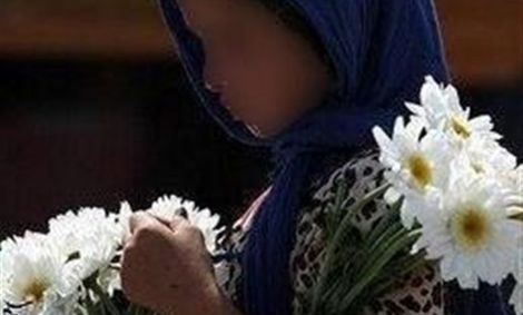 دریده شدن &#8220;دختربچه گلفروش&#8221; توسط سگ‌های خیابانی + عکس