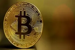 بیتکوین در آستانه ۱۰ سالگی؛ آیا عمر این ارز رمزپایه به سر آمده؟