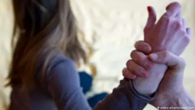 شوهر بی غیرت، حمیرا را مجبور میکرد با دوستانش بخوابد