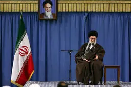 هزاران نفر از اقشار مختلف مردم با رهبر انقلاب دیدار می‌کنند