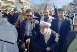 آیت‌الله جنتی به جمع راهپیمایان یوم الله ۲۲ بهمن پیوست