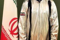 عذرخواهی آذری جهرمی برای انتشار تصویر لباس فضانوردی