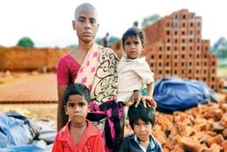 داستان زنی که موهایش را برای سیر کردن فرزندانش فروخت