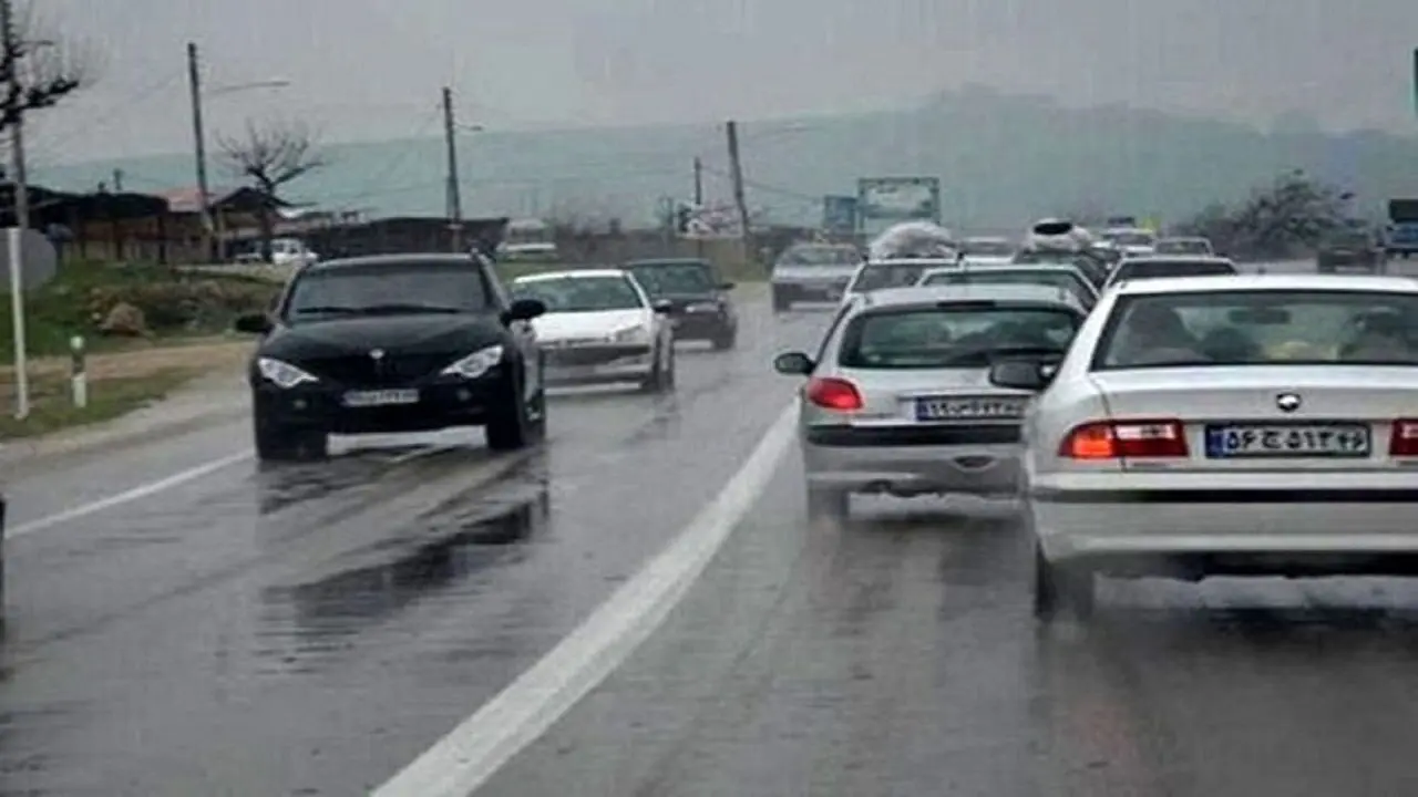 بارش برف و باران در ۱۰ استان/ ترافیک نیمه‌سنگین در محور‌های ورودی پایتخت