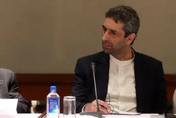 کنایه معاون پزشکیان/ خیلی کوچک‌ترها خود را در دعوای میان بزرگان رها نکنند و...