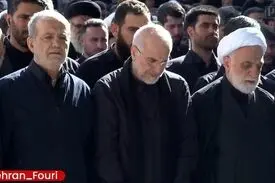 حضور سران قوا در صف نماز بر پیکر رهبر شهید انقلاب در مصلی تهران+ویدیو