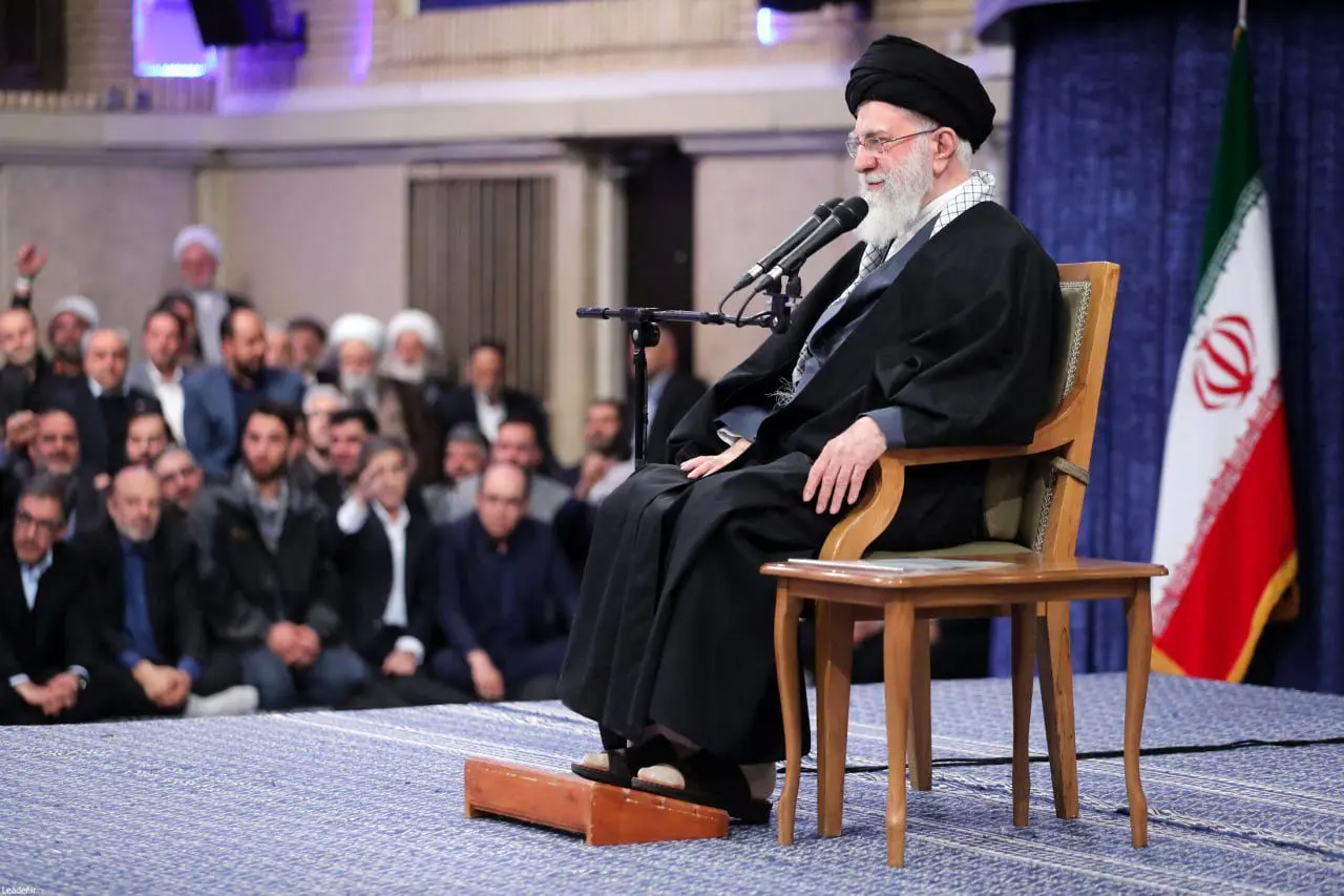 هزاران نفر از اقشار مختلف مردم استان آذربایجان شرقی، صبح امروز، سه‌شنبه ۲۸ بهمن ۱۴۰۴، با حضرت آیت‌الله خامنه‌ای دیدار کردند