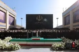 نماز میت بر پیکر رهبر شهید و ۴ تن از خانواده ایشان به امامت آیت‌الله سبحانی اقامه شد+ویدیو