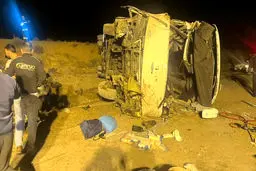 واژگونی اتوبوس اصفهان- تهران / ۱۳ فوتی و ۴۰ مصدوم