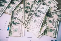 تنش‌های آمریکا و ایران از دلار حمایت کرد؛ ین ژاپن در آستانه پایین‌ترین سطح ۴۰ سال اخیر