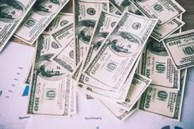 تنش‌های آمریکا و ایران از دلار حمایت کرد؛ ین ژاپن در آستانه پایین‌ترین سطح ۴۰ سال اخیر