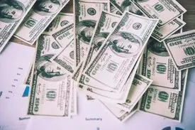 تنش‌های آمریکا و ایران از دلار حمایت کرد؛ ین ژاپن در آستانه پایین‌ترین سطح ۴۰ سال اخیر