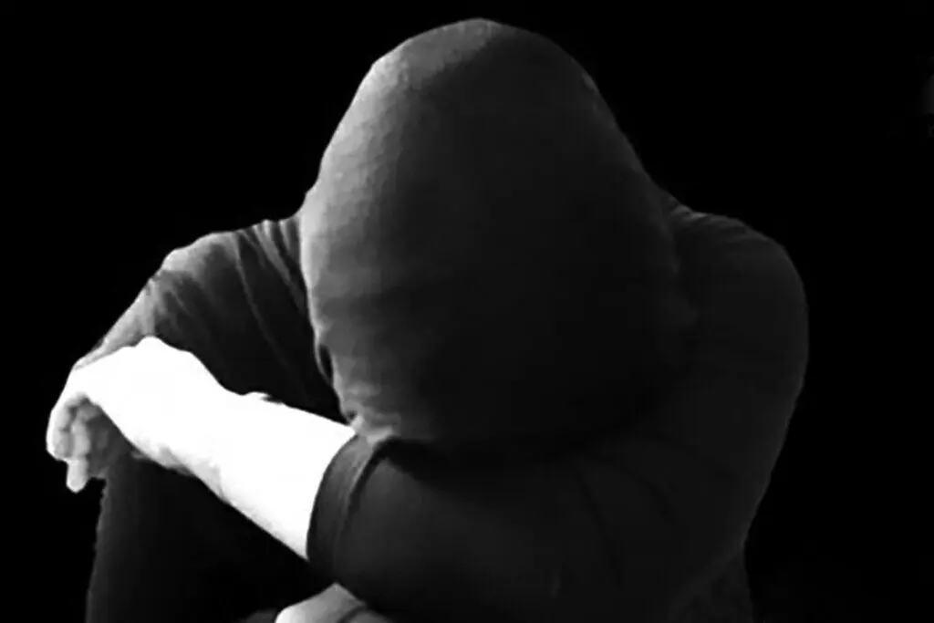 کتک خوردن دختر جوان از پسری که می‌گفت عاشقش است