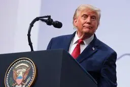 ترامپ: هزار موشک مسلح ایران را نشانه گرفته‌اند/دستور نابودی کامل ایران صادر شده است