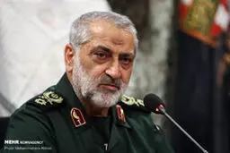 دست تعرض به سمت رهبر انقلاب را قطع می‌کنیم