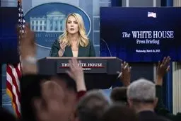 درگیری شدید لفظی در کاخ سفید | امثال شما حتی نباید اینجا بنشینند!