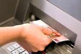 چرا برخی بانک‌ها پول نقد ندارند؟