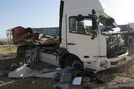 تصادف تریلی و پژو در زنجان ۶ فوتی برجا گذاشت
