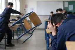 مصدومیت دانش‌آموز لوشانی بر اثر پرتاب صندلی در مدرسه