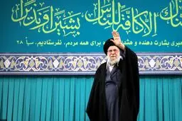 آیت‌الله خامنه‌ای: ما رئیس‌جمهور آمریکا را به دلیل تلفات، خسارات و تهمتی که به ملت ایران زد، مجرم می‌دانیم
