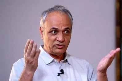 زیدآبادی: کشور را با «دموکراسی مصباح» اداره کنید، ما راضی هستیم!