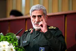 سردار قاآنی: مقاومت با سختی‌ها قوی‌تر می‌شود