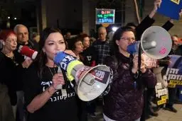 تظاهرات صهیونیست‌ها مقابل اقامتگاه نتانیاهو و درخواست برای استعفای وی