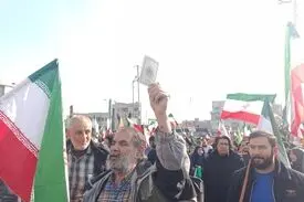  "نیروی انتظامی تشکر تشکر" تهرانی‌ها در راهپیمایی