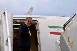 بلومبرگ: عراقچی فردا عازم ژنو می‌شود