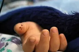 قتل یا حادثه؟ مرگ اسرارآمیز دختر خردسال اهوازی با اصابت گلوله