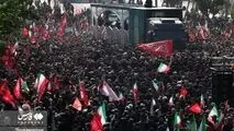 انتقال پیکر مطهر رهبر شهید و خانواده ایشان با خودرو به مسیر تشییع در تهران آغاز شد+ویدیو