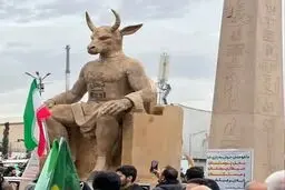 فیلم آماده‌سازی و ساخت بت بعل برای آتش‌زدن در مراسم ۲۲ بهمن 