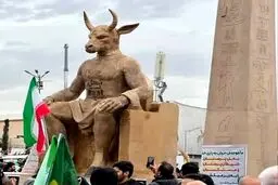 فیلم آماده‌سازی و ساخت بت بعل برای آتش‌زدن در مراسم ۲۲ بهمن 