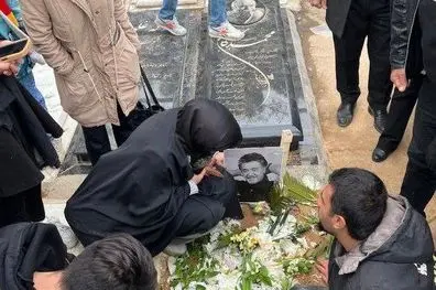 رضا رویگری در قطعه هنرمندان آرام گرفت