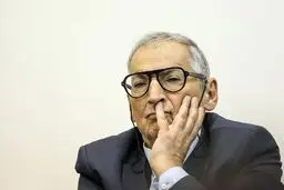 صادق زیباکلام بازداشت شد؛ پرونده در دادسرای فرهنگ و رسانه در دست رسیدگی است